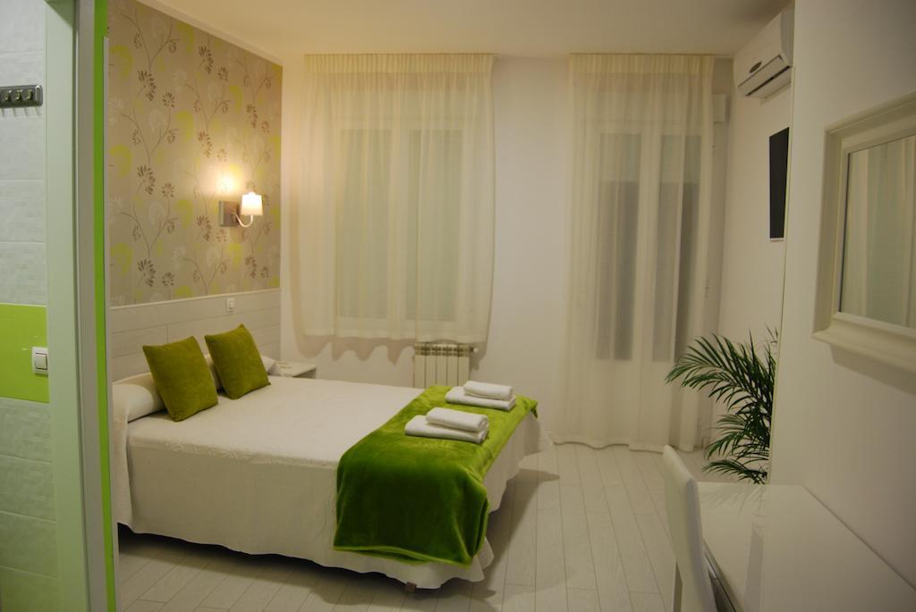 Hostal Petite Maman Madrid Room photo